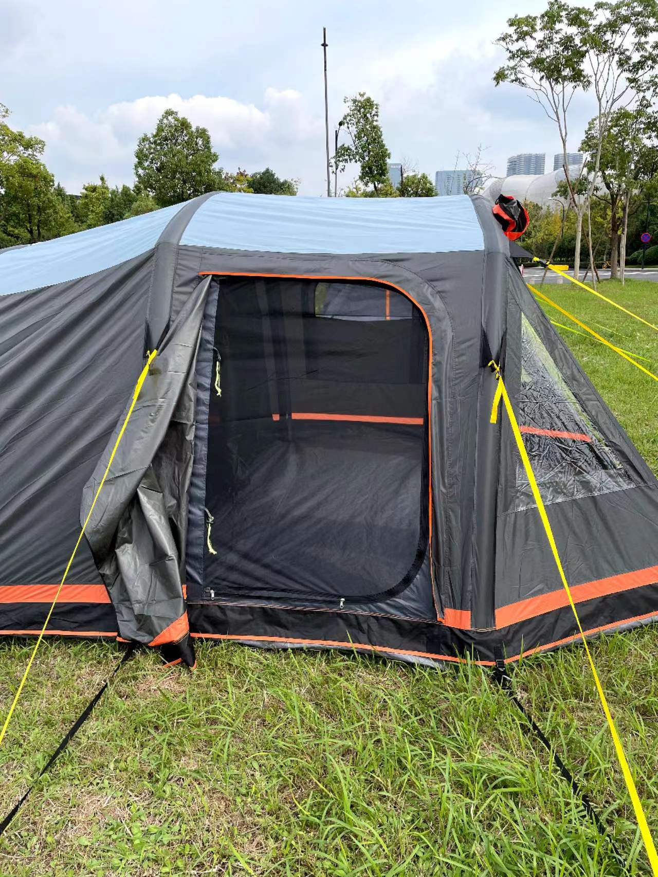 SL-CT1114 Inflatable tent for 4 person